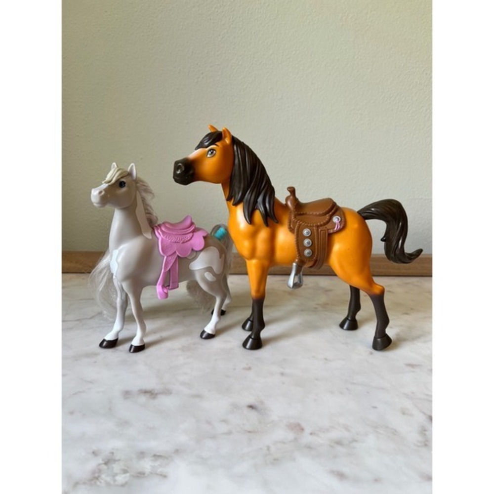 DreamWorks Spirit Riding Free Horse and Fashion Doll Gray Horse w Saddles